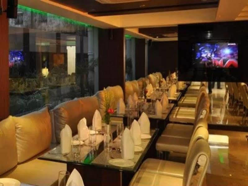 Kempton Hotel Колката Екстер'єр фото