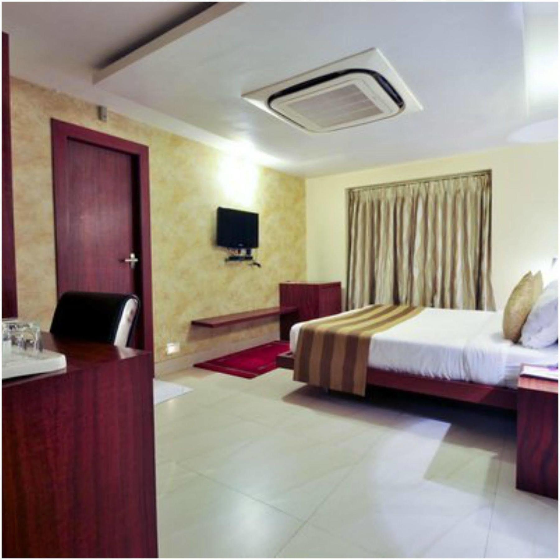 Kempton Hotel Колката Екстер'єр фото